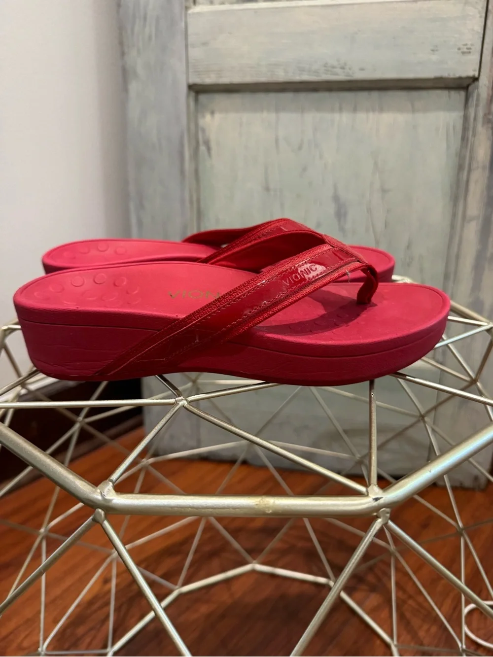 Vionic Red Sandals Size 8